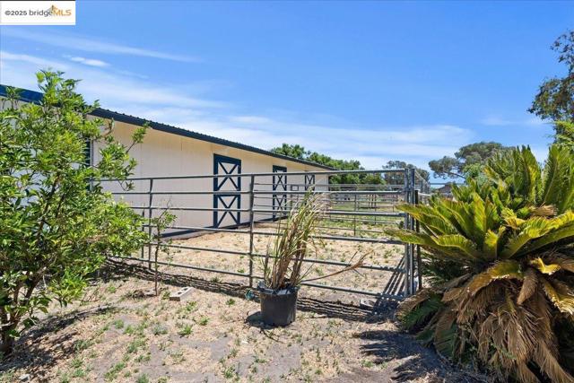 2325 Taylor Rd, Bethel Island CA: https://media.crmls.org/mediaz/508ce437-7c54-40a9-b328-7c5523c6f434.jpg