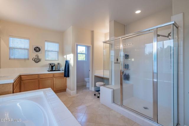 4260 Crabapple Court, Moorpark CA: https://media.crmls.org/mediaz/508d41b7-8ecb-4d55-827c-8f69bc9a5867.jpg