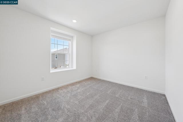 5013 Shefford Ct, Vacaville CA: https://media.crmls.org/mediaz/508d6d1e-a6d9-447a-8f30-5885a71f17de.jpg