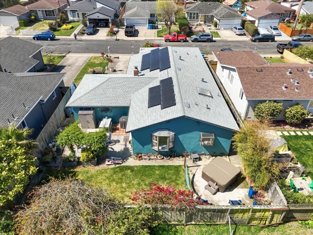 847 Arguello Boulevard, Pacifica CA: https://media.crmls.org/mediaz/508dde3e-720f-4f6e-8fda-85a7195a1612.jpg