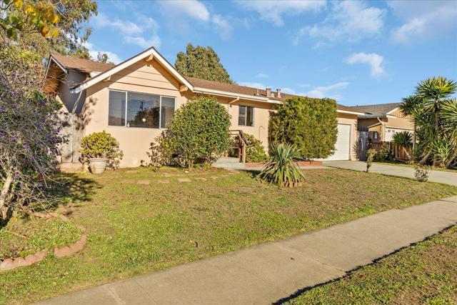 344 Pueblo Drive, Salinas CA: https://media.crmls.org/mediaz/508eb817-5ef8-44d2-be62-a98fd2038d3e.jpg