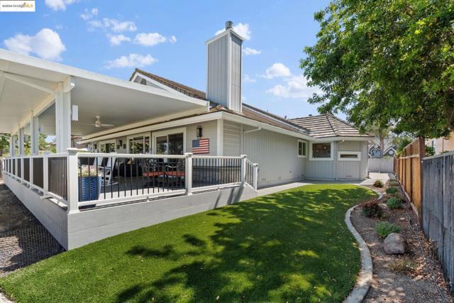 5521 Lanai Ct, Discovery Bay CA: https://media.crmls.org/mediaz/508edd9a-a7c6-4a3c-a08a-87b0cb039f79.jpg