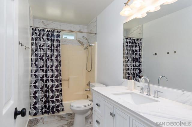 12274 Gay Rio Dr, Lakeside CA: https://media.crmls.org/mediaz/508f073e-765b-409e-b623-cfb86c855c6a.jpg