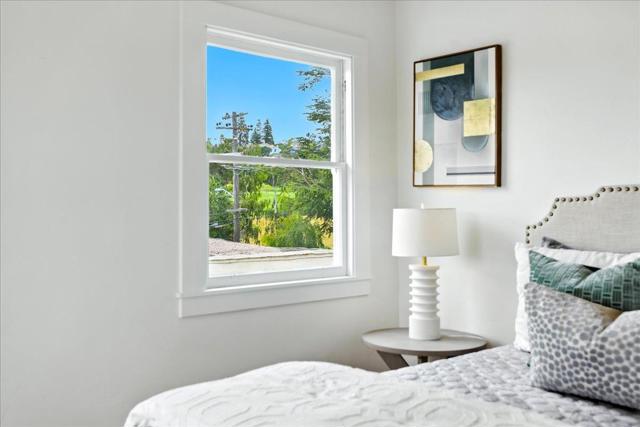 5555 Carlton Street, Oakland CA: https://media.crmls.org/mediaz/508f4476-7856-423a-9dd1-49d7a00cdc34.jpg