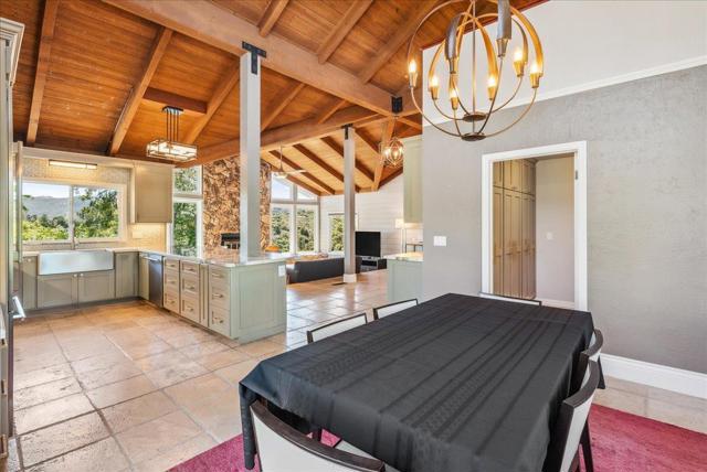 24805 Corte Poco, Salinas CA: https://media.crmls.org/mediaz/508f6c5a-7109-485b-b3a0-cedaebf055f0.jpg