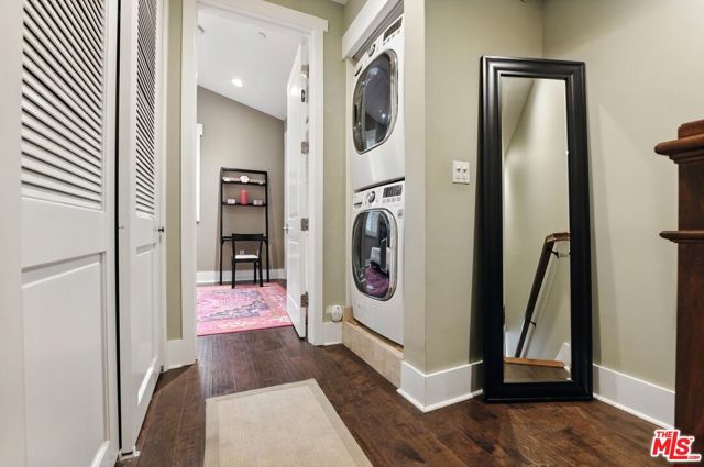 2020 Holly Drive, Los Angeles CA: https://media.crmls.org/mediaz/50907934-a296-48e5-b61c-1e4fa20342fe.jpg