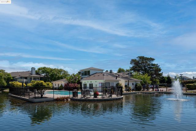 197 Lakeshore Ct, Richmond CA: https://media.crmls.org/mediaz/5090ccbe-c90a-4131-a808-7417fc3e1283.jpg