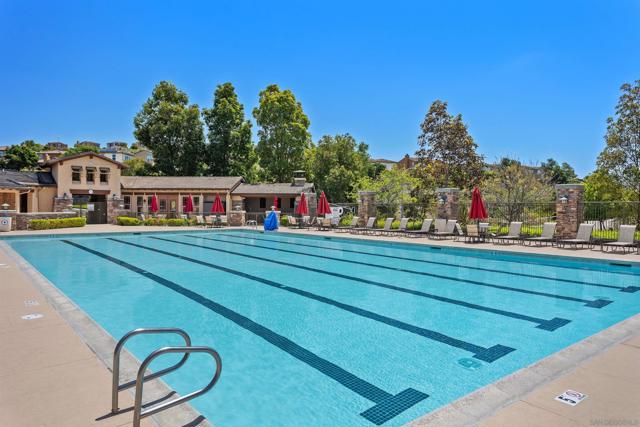1104 Parkview Dr, Oceanside CA: https://media.crmls.org/mediaz/5090cf02-68bd-4be5-942c-dac7270f43cb.jpg