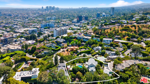 1350 Belfast Drive, Los Angeles CA: https://media.crmls.org/mediaz/5090e915-7c69-4b93-9363-6c7abdec87ae.jpg