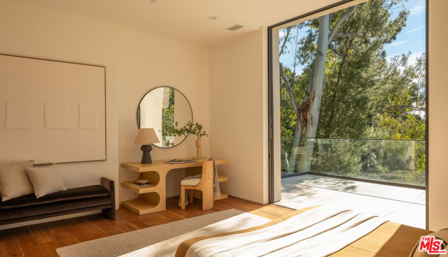 12752 Mulholland Drive, Beverly Hills CA: https://media.crmls.org/mediaz/50915ae6-d111-466c-bb5f-539b38b4071c.jpg