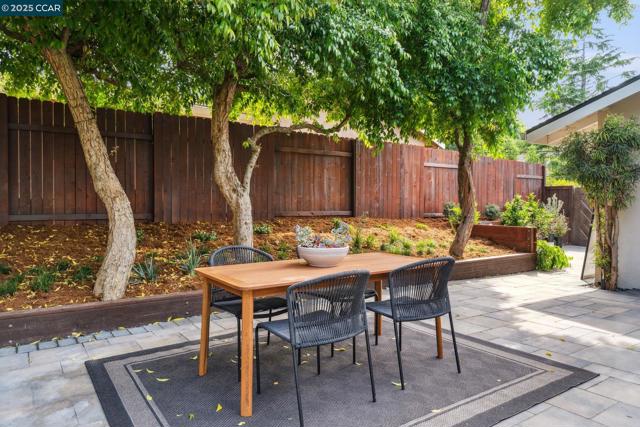 3739 Northridge Dr, Concord CA: https://media.crmls.org/mediaz/50915eaf-8921-49c0-bfc8-3584b16617c4.jpg