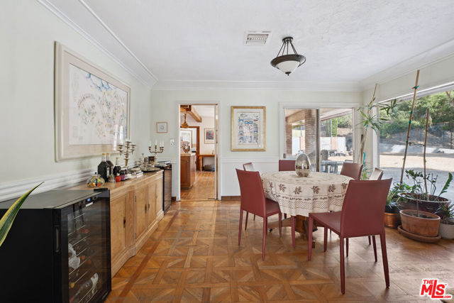 16145 High Valley Place, Encino CA: https://media.crmls.org/mediaz/50926acb-1e22-4dbd-88c7-69cad4d002f1.jpg