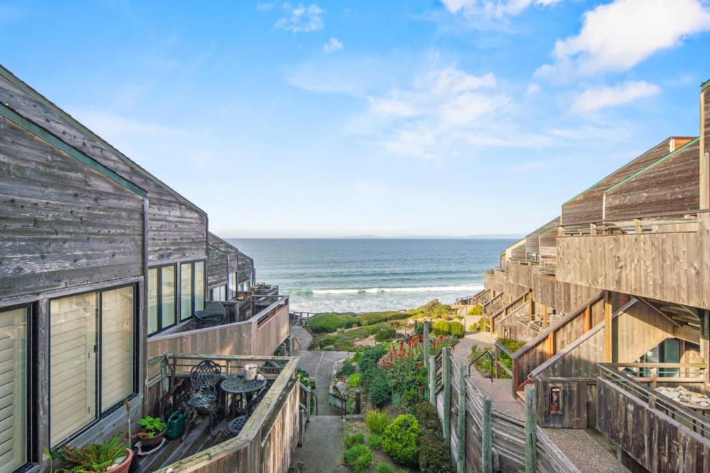 1 Surf Way #228