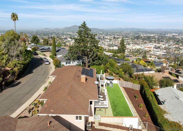 4258 Summit Drive, La Mesa CA: https://media.crmls.org/mediaz/50929df6-fb83-4e61-8ebe-37c623e22d42.jpg