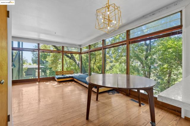 1730 Highland Pl, Berkeley CA: https://media.crmls.org/mediaz/5092c64b-c6e1-4b3f-a75d-dc8d2cfc8eb9.jpg