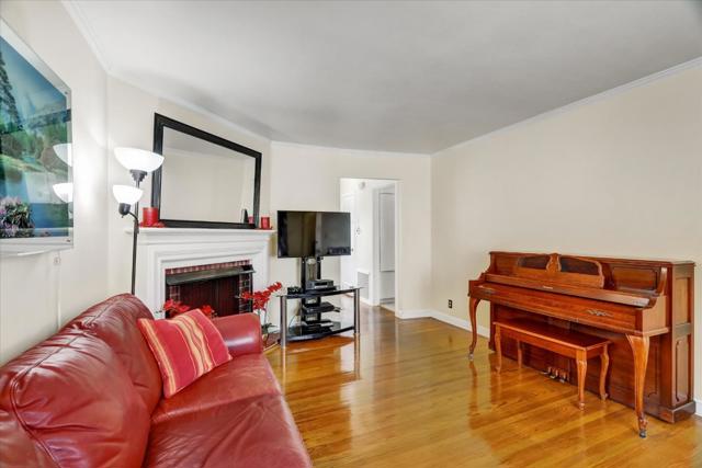 333 Elliot Street, San Francisco CA: https://media.crmls.org/mediaz/509328d0-831e-45e2-b1ce-34ee7caf555a.jpg