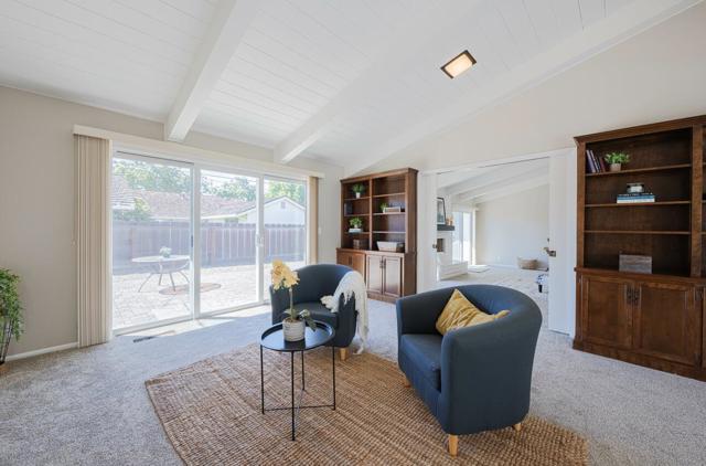 1244 La Mirada Drive, Salinas CA: https://media.crmls.org/mediaz/5093406a-bf4e-4579-855b-c1babea33f76.jpg