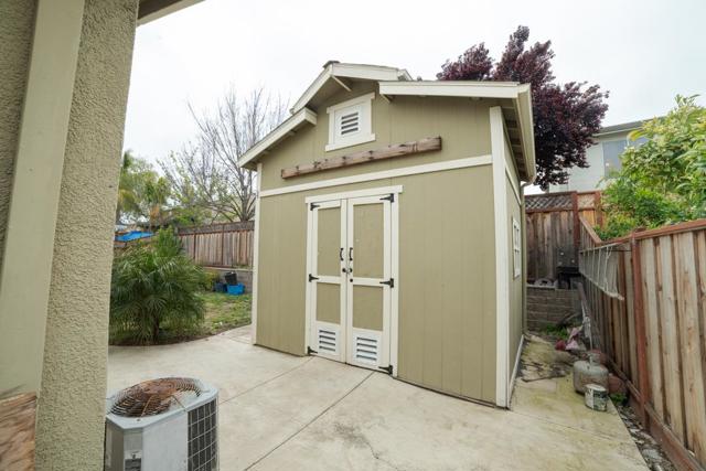2351 Driftwood Court, Hollister CA: https://media.crmls.org/mediaz/50935155-eec6-496f-81ef-f650d2525ccf.jpg