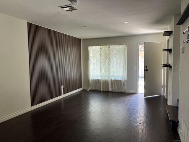 1321 Oakdale Ave, El Cajon CA: https://media.crmls.org/mediaz/5094102f-dcfa-46a9-8a25-7f7b1e4fac00.jpg