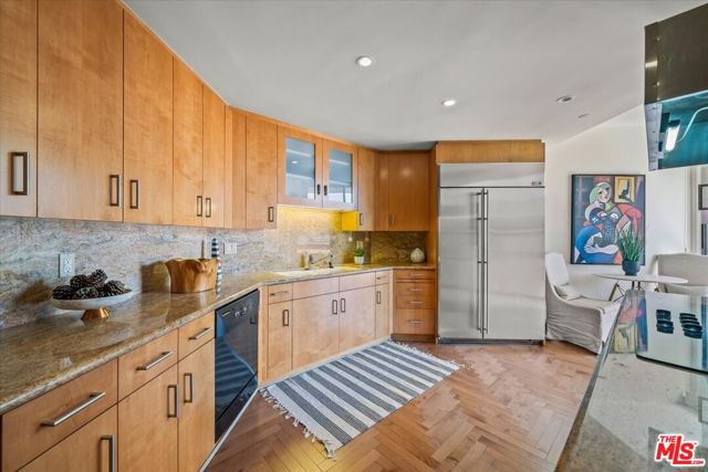 300 N Swall Drive, Beverly Hills CA: https://media.crmls.org/mediaz/50947f47-357f-4f63-adbd-b424277ee85c.jpg