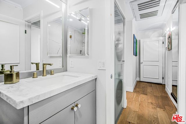 10751 Wilshire Boulevard, 801 photo 12