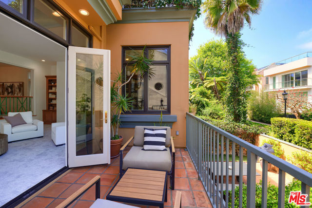 130 REEF Mall photo 8