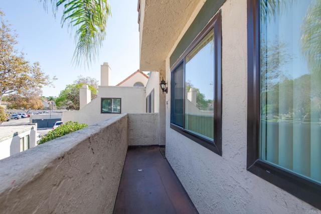 Detail Gallery Image 8 of 40 For 383 N Melrose Dr #F,  Vista,  CA 92083 - 2 Beds | 2 Baths