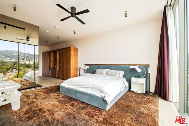 8899 Beverly Boulevard, Los Angeles CA: https://media.crmls.org/mediaz/509580df-d0ed-40c9-b6e0-7862e68f0cff.jpg