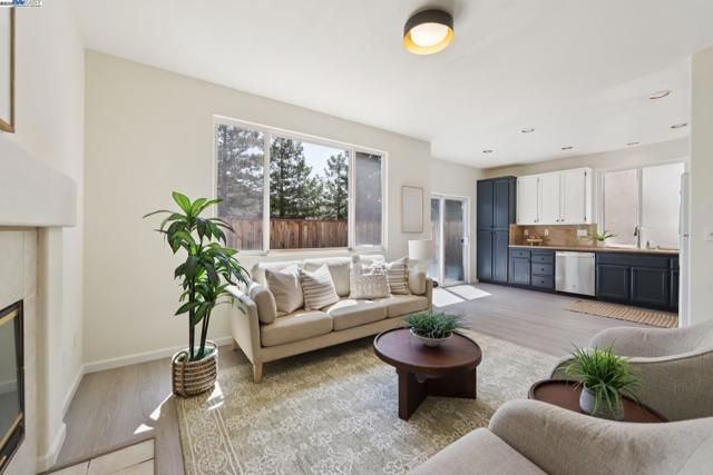 99 Elder Dr, Pacheco CA: https://media.crmls.org/mediaz/509596ed-3a93-4c12-b225-e3f321e82331.jpg