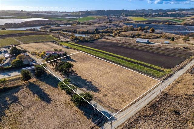 235 Lee Road, Watsonville CA: https://media.crmls.org/mediaz/5095edc9-f6d4-439f-86ba-0e878da82227.jpg