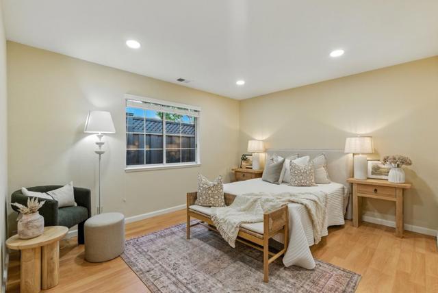 2188 Yorkshire Way, Mountain View CA: https://media.crmls.org/mediaz/50960e1d-ec26-4aeb-b6be-de7ff8040f74.jpg