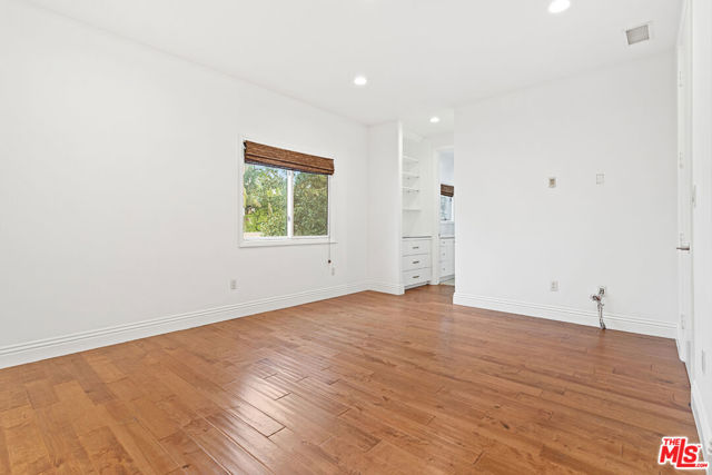 4510 Tyrone Avenue, Sherman Oaks CA: https://media.crmls.org/mediaz/50966bb3-46e1-4186-b0b9-5e6315ae0420.jpg