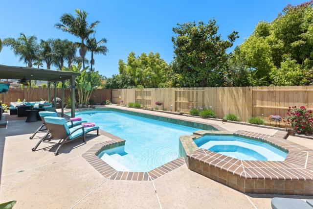 10324 Paseo Palmas Drive, Lakeside CA: https://media.crmls.org/mediaz/50971341-5bc0-4a78-a0ea-2ca4ea64605b.jpg