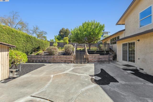 4190 Sharab Ct, Pleasanton CA: https://media.crmls.org/mediaz/50972cee-004a-4244-9460-2110d45efcb4.jpg