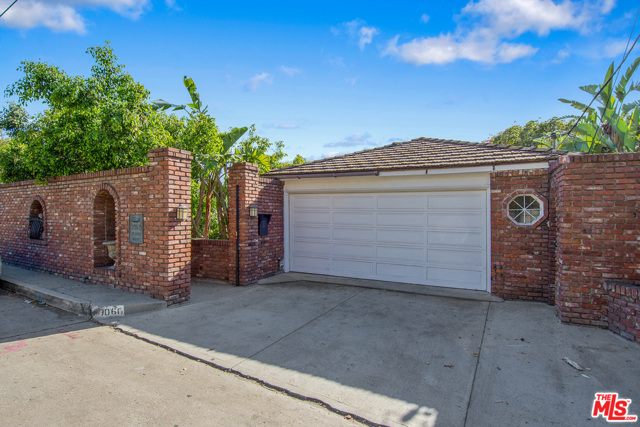 Image 2 for 9060 St Ives Dr, Los Angeles, CA 90069