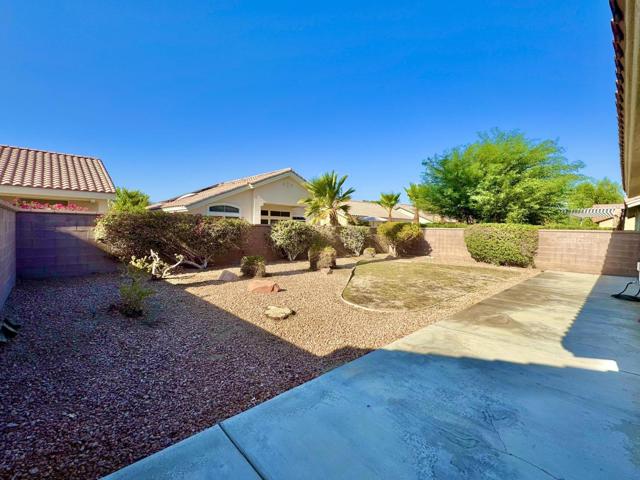 78948 Waterford Lane, Palm Desert CA: https://media.crmls.org/mediaz/5097540a-0c54-4645-8228-7a234c85c319.jpg
