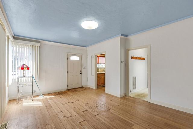 200 Cayuga Avenue, San Francisco CA: https://media.crmls.org/mediaz/509775ca-42ee-4ee7-9e07-173c8c48b581.jpg