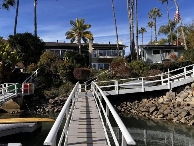 4587 Cove Drive, Carlsbad CA: https://media.crmls.org/mediaz/5097818c-4056-4bf6-8a71-712e47f7fc28.jpg