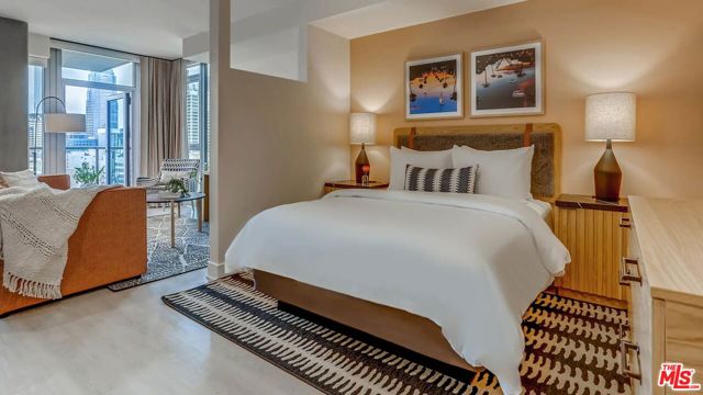 755 S Spring Street, Los Angeles CA: https://media.crmls.org/mediaz/50983092-436c-4b44-83b6-72a124482ef0.jpg