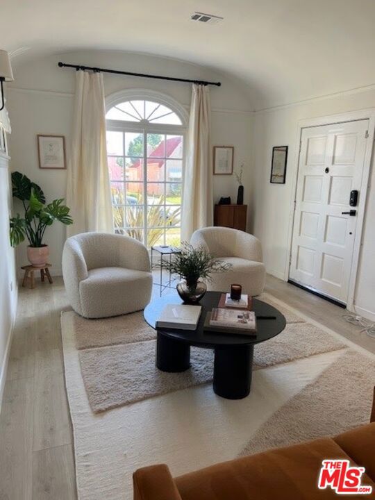 2032 W 80th Street, Los Angeles CA: https://media.crmls.org/mediaz/509836e1-f63c-4f52-96d4-dfbf8c6e13bb.jpg