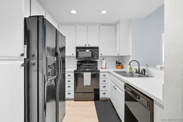 10250 Caminito Cuervo, San Diego CA: https://media.crmls.org/mediaz/50983b0f-d7cf-4afe-8239-d36896a3dd78.jpg