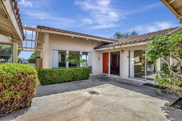 8838 La Jolla Scenic Dr N, La Jolla CA: https://media.crmls.org/mediaz/50984956-1205-4bf0-9316-437b1a2fdf99.jpg