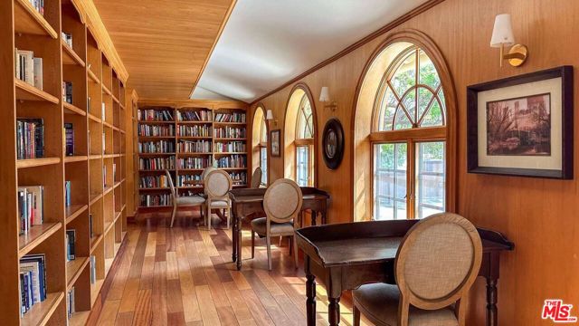 23777 Mulholland Highway, Calabasas CA: https://media.crmls.org/mediaz/5098af74-482e-4285-9931-5a5db795c57c.jpg