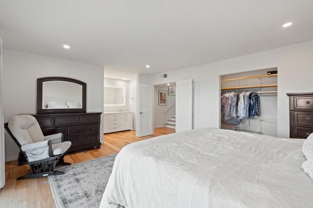 2163 Caminito San Martin, La Jolla CA: https://media.crmls.org/mediaz/5098e902-d4b1-4aec-9fb5-3988961221b2.jpg