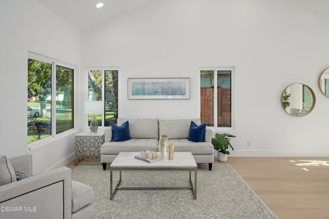 574 Nicole Drive, Newbury Park CA: https://media.crmls.org/mediaz/5099833c-a0c9-4978-9150-2244315db509.jpg