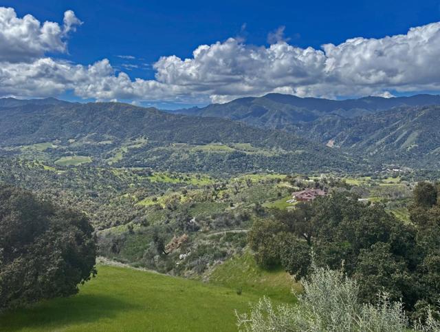 18 Asoleado Drive, Carmel Valley CA: https://media.crmls.org/mediaz/5099967a-dcd8-458e-9321-9ed30f4f015d.jpg
