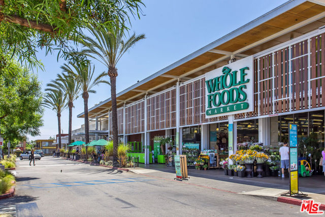 1016 Indiana Court, Venice CA: https://media.crmls.org/mediaz/50999bd4-0757-46a8-9644-c71a6182da2d.jpg