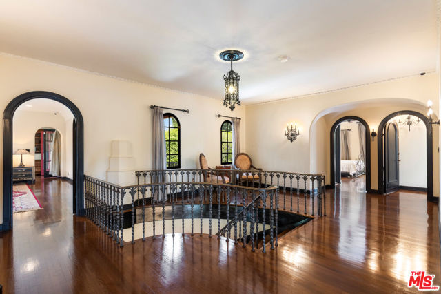 2086 S Oak Knoll Avenue, San Marino CA: https://media.crmls.org/mediaz/5099f85c-90be-463d-9c6a-81a69dbccffe.jpg