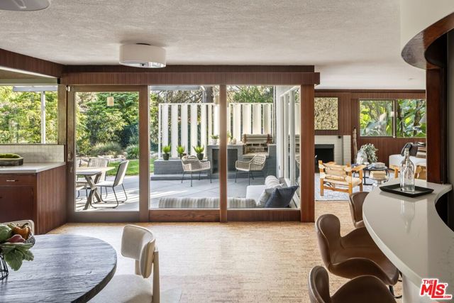 1009 Holly Road photo 6