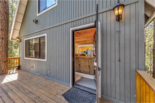 52402 Pine Ridge Road, Idyllwild CA: https://media.crmls.org/mediaz/509a24e8-9c2a-47c3-a0a4-0d2eb601a3c6.jpg